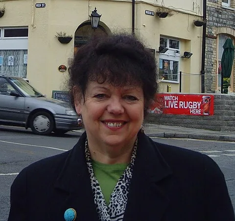 Lorraine Barrett