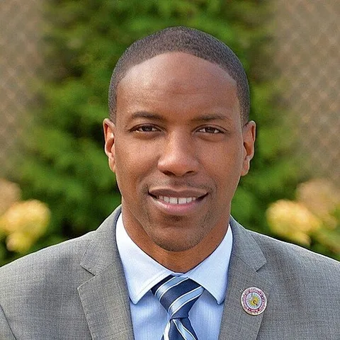 Jamel Holley