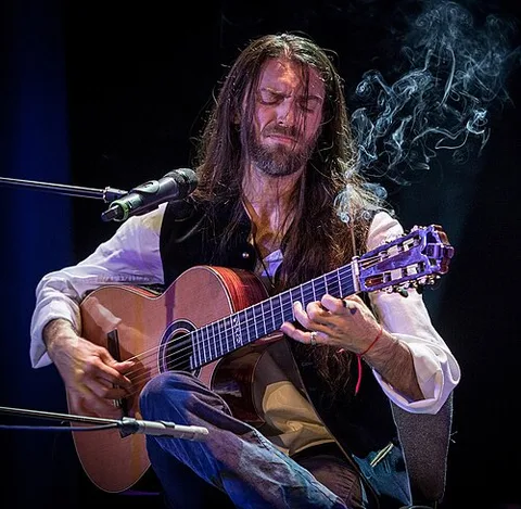 Estás Tonné