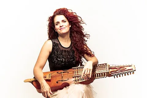 Ana Alcaide