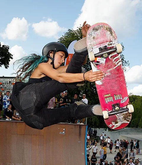Lizzie Armanto