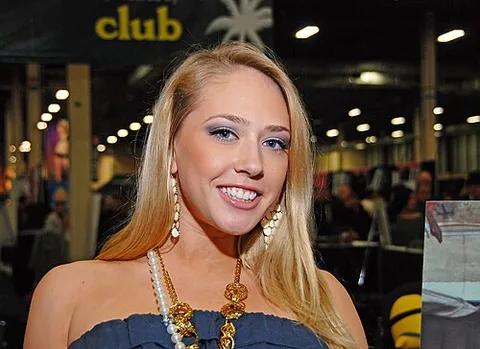 Kagney Linn Karter