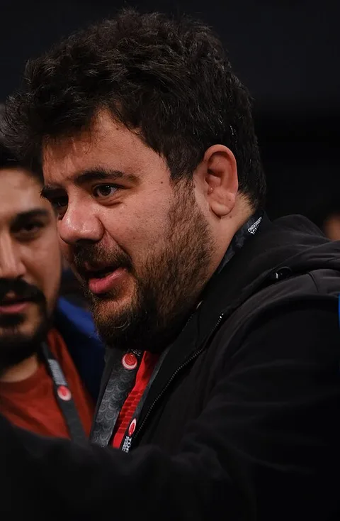 Eser Yenenler