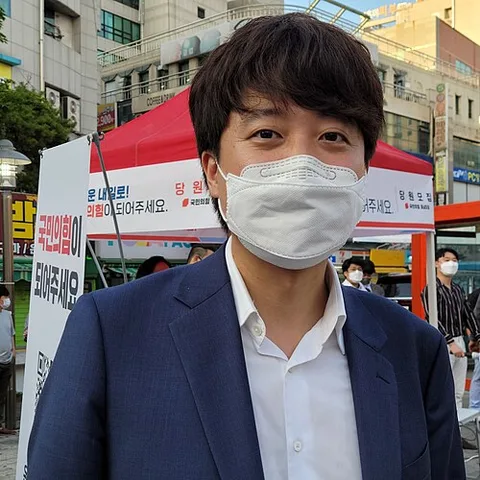 Lee Jun-seok