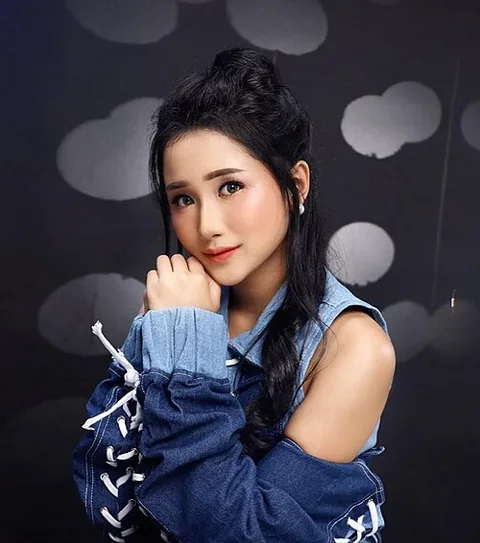 Nadya Almira Puteri